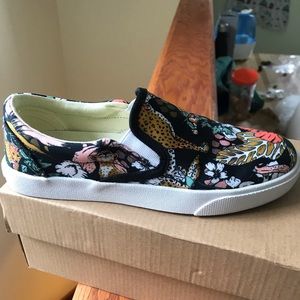 Tropical Slip-on Canvas Sneaker Woman’s Size 6.5